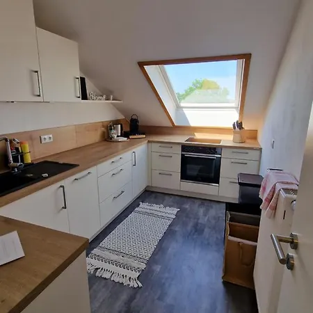 C4s Come4stay - 3-zi Whg I Zentrale Lage I Parkplatz I Balkon I Wifi I Smarttv I 1 Kingsize, 1 Queensize Bett I Office Arbeitsplatz I Wohnbereich Mit Couch Und Essbereich I Voll Ausgestattete Kueche I Nespresso * Altötting