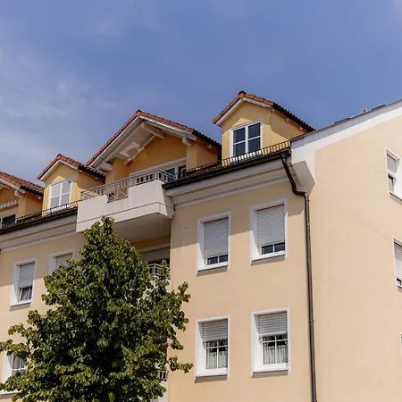 アパート C4s Come4stay - 3-zi Whg I Zentrale Lage I Parkplatz I Balkon I Wifi I Smarttv I 1 Kingsize, 1 Queensize Bett I Office Arbeitsplatz I Wohnbereich Mit Couch Und Essbereich I Voll Ausgestattete Kueche I Nespresso *