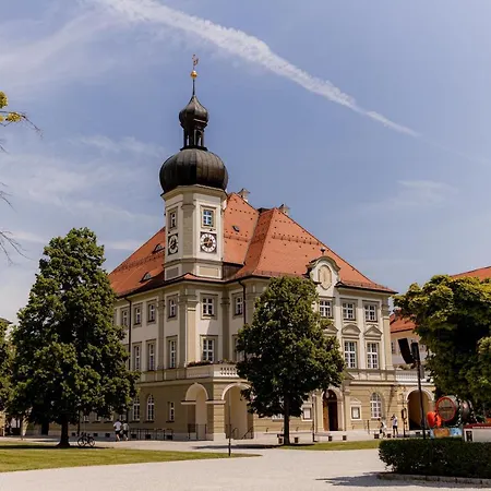 C4s Come4stay - 3-zi Whg I Zentrale Lage I Parkplatz I Balkon I Wifi I Smarttv I 1 Kingsize, 1 Queensize Bett I Office Arbeitsplatz I Wohnbereich Mit Couch Und Essbereich I Voll Ausgestattete Kueche I Nespresso Altötting