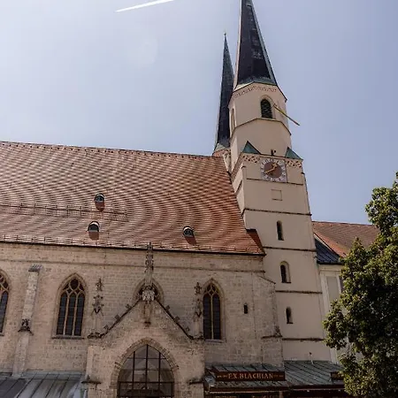 C4s Come4stay - 3-zi Whg I Zentrale Lage I Parkplatz I Balkon I Wifi I Smarttv I 1 Kingsize, 1 Queensize Bett I Office Arbeitsplatz I Wohnbereich Mit Couch Und Essbereich I Voll Ausgestattete Kueche I Nespresso * Altötting
