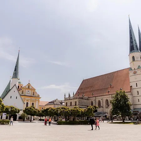 C4s Come4stay - 3-zi Whg I Zentrale Lage I Parkplatz I Balkon I Wifi I Smarttv I 1 Kingsize, 1 Queensize Bett I Office Arbeitsplatz I Wohnbereich Mit Couch Und Essbereich I Voll Ausgestattete Kueche I Nespresso Altötting