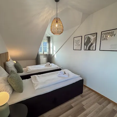 C4s Come4stay - 3-zi Whg I Zentrale Lage I Parkplatz I Balkon I Wifi I Smarttv I 1 Kingsize, 1 Queensize Bett I Office Arbeitsplatz I Wohnbereich Mit Couch Und Essbereich I Voll Ausgestattete Kueche I Nespresso Altötting