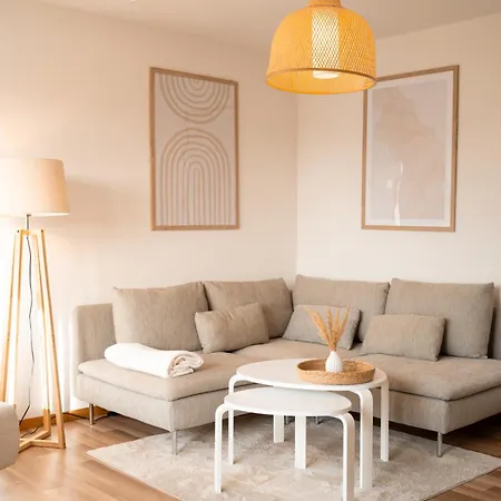 C4s Come4stay - 3-zi Whg I Zentrale Lage I Parkplatz I Balkon I Wifi I Smarttv I 1 Kingsize, 1 Queensize Bett I Office Arbeitsplatz I Wohnbereich Mit Couch Und Essbereich I Voll Ausgestattete Kueche I Nespresso Altötting