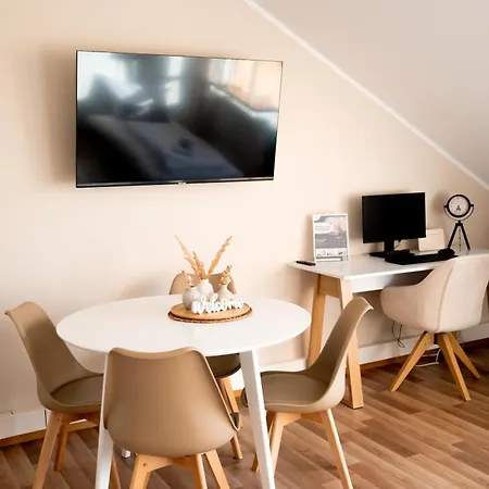 C4s Come4stay - 3-zi Whg I Zentrale Lage I Parkplatz I Balkon I Wifi I Smarttv I 1 Kingsize, 1 Queensize Bett I Office Arbeitsplatz I Wohnbereich Mit Couch Und Essbereich I Voll Ausgestattete Kueche I Nespresso アパート Altötting