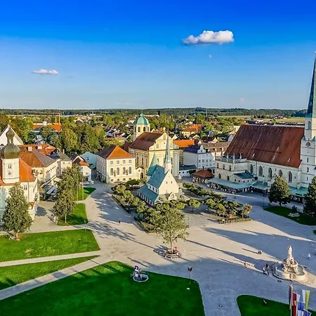 Apartmán C4s Come4stay - 3-zi Whg I Zentrale Lage I Parkplatz I Balkon I Wifi I Smarttv I 1 Kingsize, 1 Queensize Bett I Office Arbeitsplatz I Wohnbereich Mit Couch Und Essbereich I Voll Ausgestattete Kueche I Nespresso Altötting