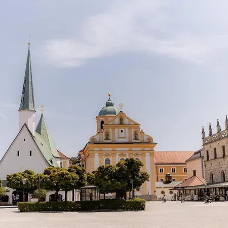 C4s Come4stay - 3-zi Whg I Zentrale Lage I Parkplatz I Balkon I Wifi I Smarttv I 1 Kingsize, 1 Queensize Bett I Office Arbeitsplatz I Wohnbereich Mit Couch Und Essbereich I Voll Ausgestattete Kueche I Nespresso Altötting