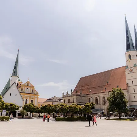 C4s Come4stay - 3-zi Whg I Zentrale Lage I Parkplatz I Balkon I Wifi I Smarttv I 1 Kingsize, 1 Queensize Bett I Office Arbeitsplatz I Wohnbereich Mit Couch Und Essbereich I Voll Ausgestattete Kueche I Nespresso Altötting